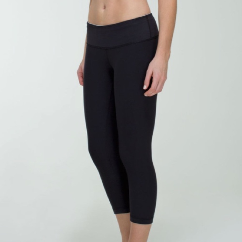 Lululemon Wunder Under Crop Full-On Luon Size 6